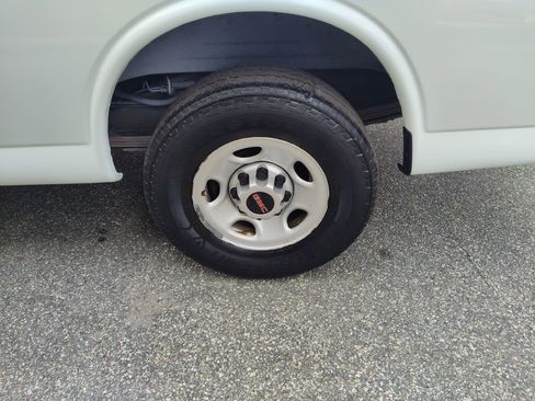 Used 2016 GMC Savana 3500 Extended image 24