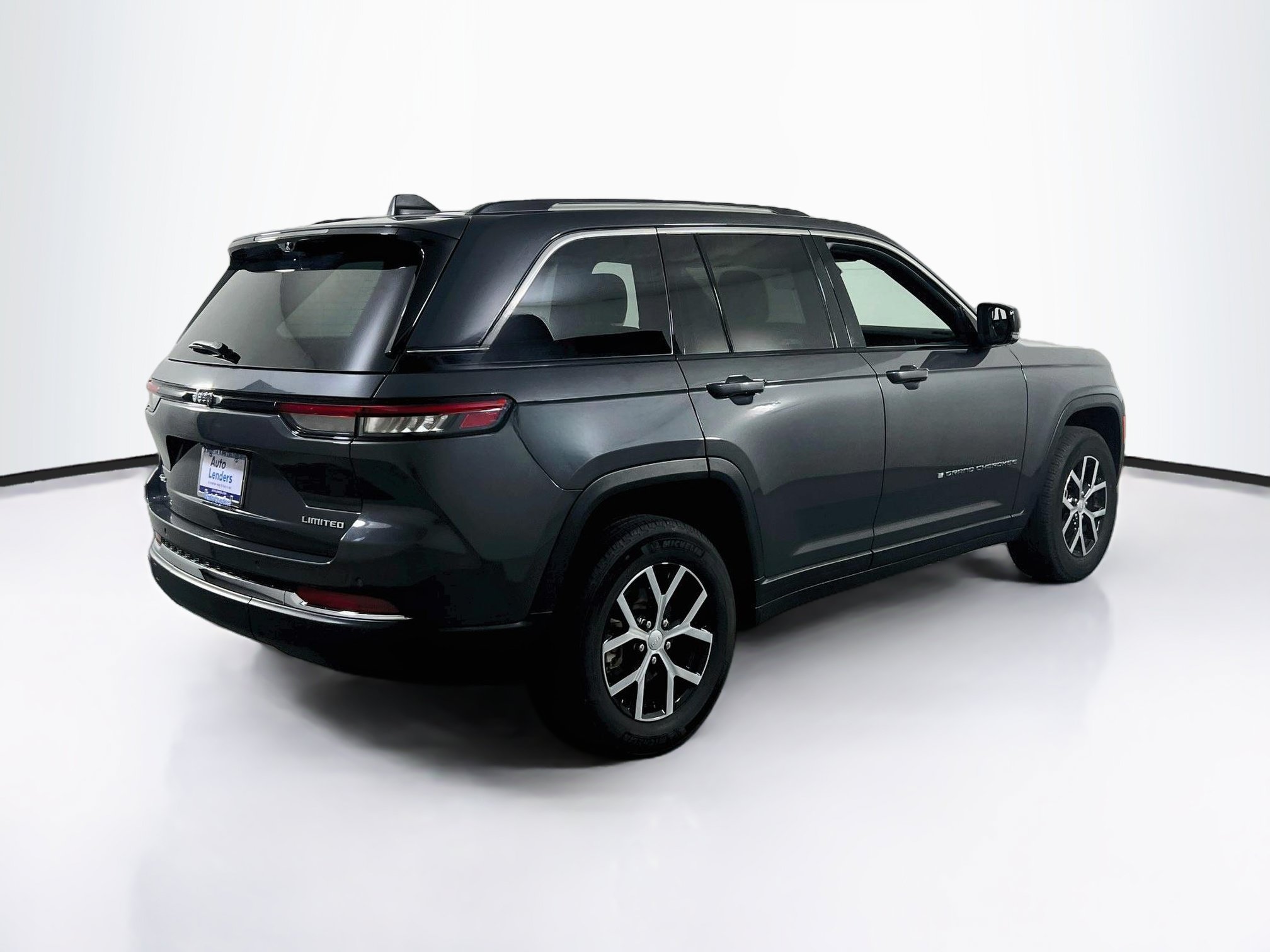 Used 2023 Jeep Grand Cherokee Limited w/ Luxury Tech Group II AWD/4WD image 5