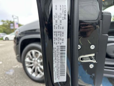 Used 2020 Jeep Cherokee Latitude Plus w/ Comfort/Convenience Group image 19