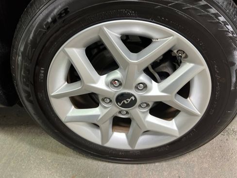 Used 2025 Kia Soul LX w/ LX Technology Package FWD image 36