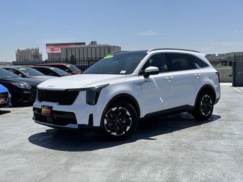 Certified 2026 Kia Sorento S w/ S Panoramic Sunroof Package FWD image 2