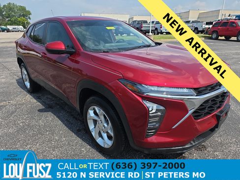 Used 2025 Chevrolet Trax LS w/ LS Convenience Package FWD image 1