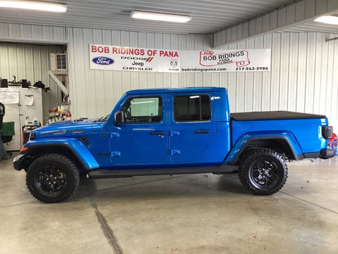 Used 2026 Jeep Gladiator Sport AWD/4WD image 2