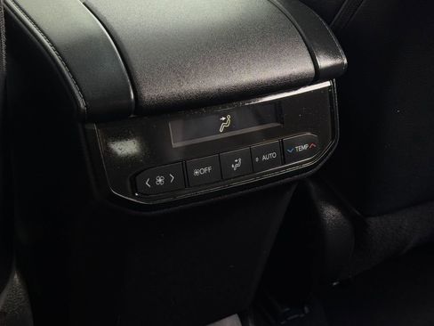 Used 2023 Toyota Highlander XLE image 32