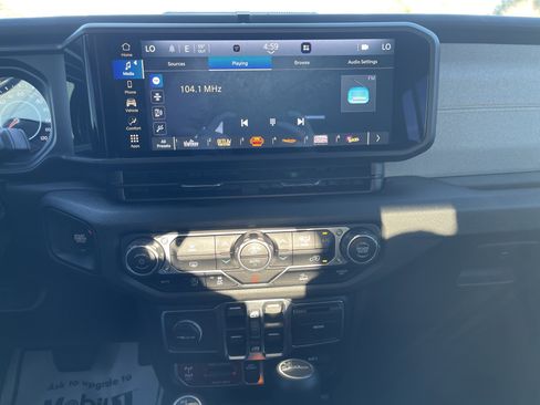 Used 2025 Jeep Gladiator Willys image 26