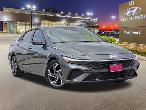 Certified 2025 Hyundai Elantra Sport FWD image 3