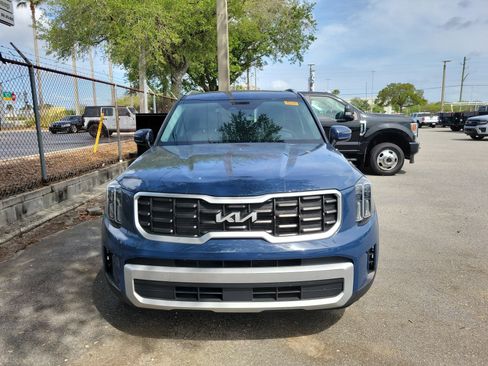 Used 2024 Kia Telluride S w/ S Sunroof Package image 2