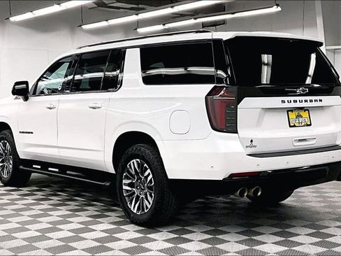 Used 2025 Chevrolet Suburban Z71 AWD/4WD image 3