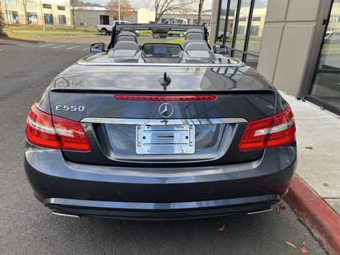 Used 2013 Mercedes-Benz E 550 Cabriolet image 4