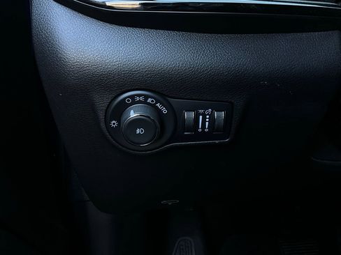 Used 2025 Jeep Compass Trailhawk image 20