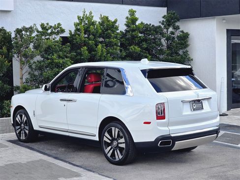 Used 2022 Rolls-Royce Cullinan image 3