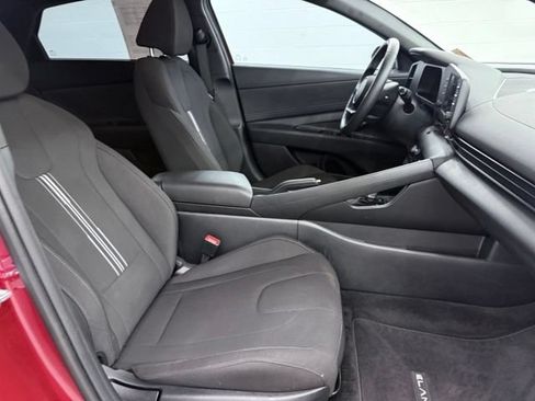 Used 2025 Hyundai Elantra Sport FWD image 17
