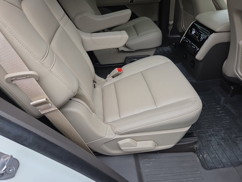 Used 2024 Lincoln Aviator AWD w/ Premium Package image 15