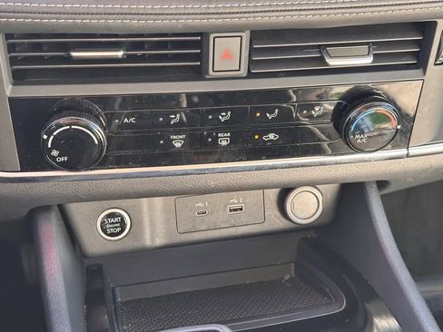 Used 2021 Nissan Rogue S image 22