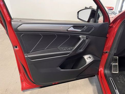 Used 2024 Volkswagen Tiguan SE R-Line image 24