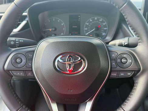 Used 2025 Toyota Corolla SE image 18