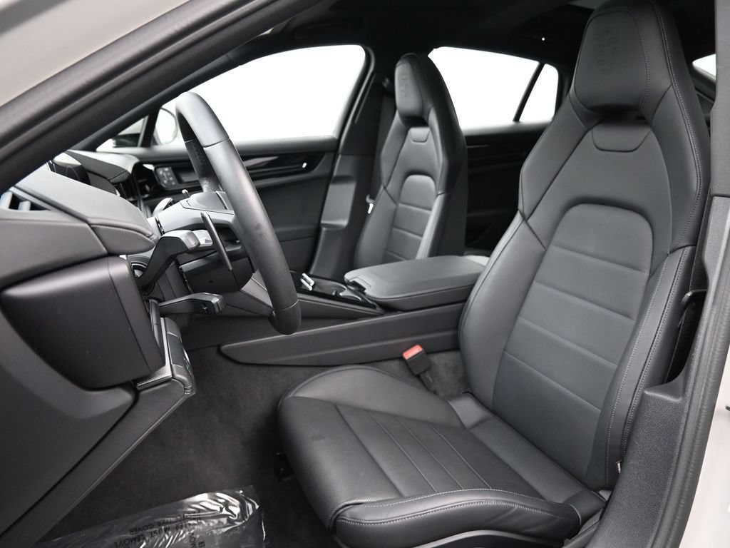 Certified 2025 Porsche Panamera RWD image 5