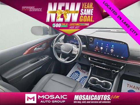 Used 2025 Chevrolet Traverse Z71 image 16