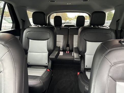 Used 2022 Ford Explorer XLT w/ Equipment Group 202A image 23