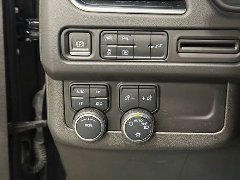 Used 2022 Chevrolet Suburban RST w/ Luxury Package image 15