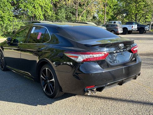 Used 2018 Toyota Camry XSE image 7