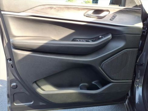 Certified 2024 Jeep Grand Cherokee L Limited w/ Luxury Tech Group II image 19