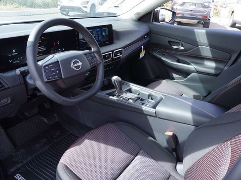 New 2026 Nissan Sentra SR w/ Floor Mat Package FWD image 16