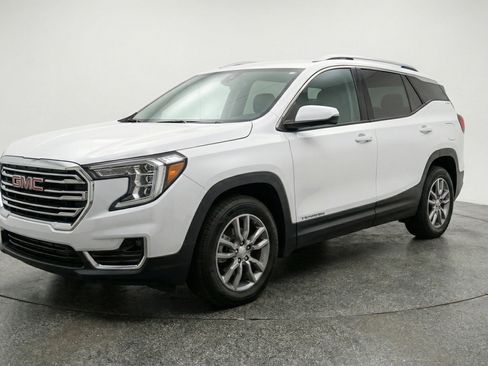 Used 2024 GMC Terrain SLT image 3