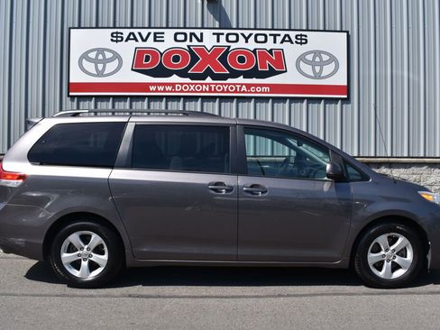 Used 2014 Toyota Sienna LE FWD image 8