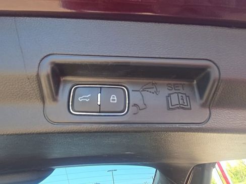 Used 2022 Ford Explorer XLT w/ Equipment Group 202A AWD/4WD image 41