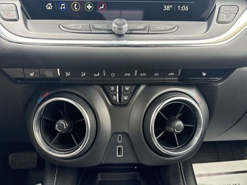 Used 2024 Chevrolet Blazer LT w/ Convenience Package image 16