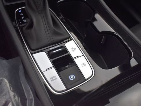 Used 2025 Hyundai Santa Cruz SE image 16