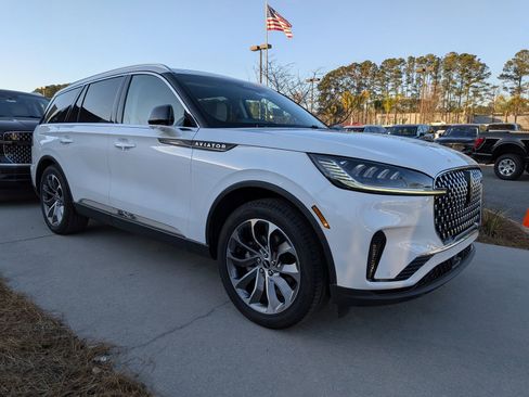 Certified 2025 Lincoln Aviator Reserve image 3