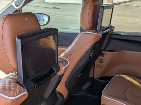 New 2026 Chrysler Pacifica Pinnacle image 9