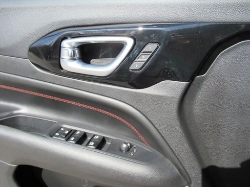 Certified 2025 Jeep Compass Trailhawk w/ Trailhawk Elite Group image 21