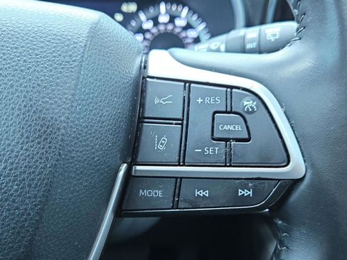 Certified 2023 Toyota Highlander XLE image 23