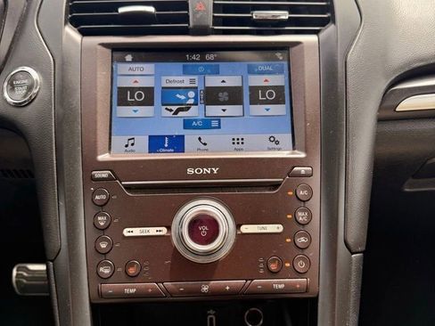 Used 2018 Ford Fusion Titanium AWD/4WD image 23