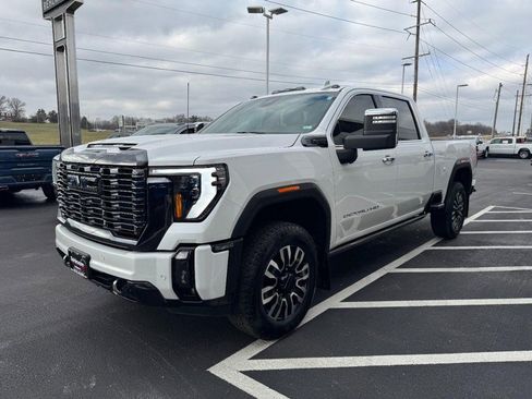 Used 2024 GMC Sierra 2500 Denali Ultimate image 11