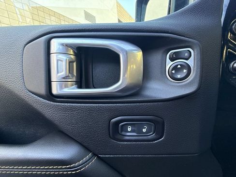 Used 2024 Jeep Wrangler Unlimited Sahara AWD/4WD image 22
