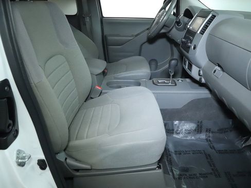 Certified 2021 Nissan Frontier S image 33