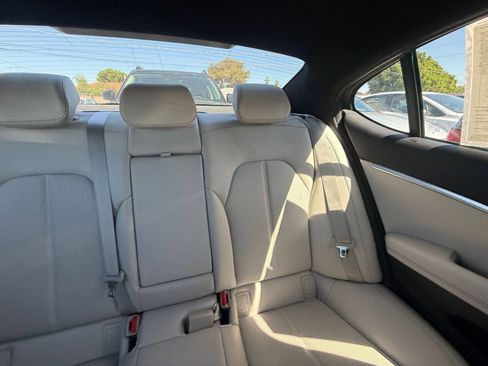Used 2025 Genesis G70 2.5T AWD/4WD image 37