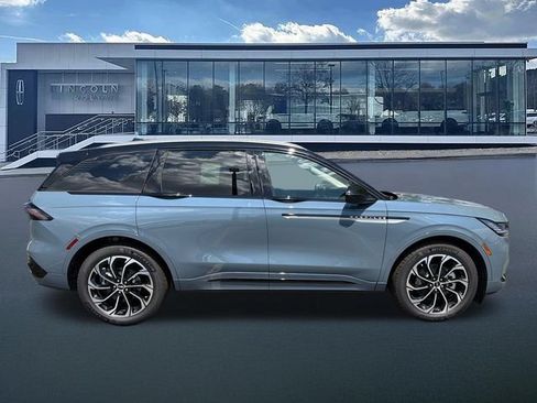 New 2026 Lincoln Nautilus Reserve AWD/4WD image 9
