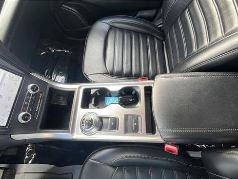 Used 2023 Ford Edge SEL image 17