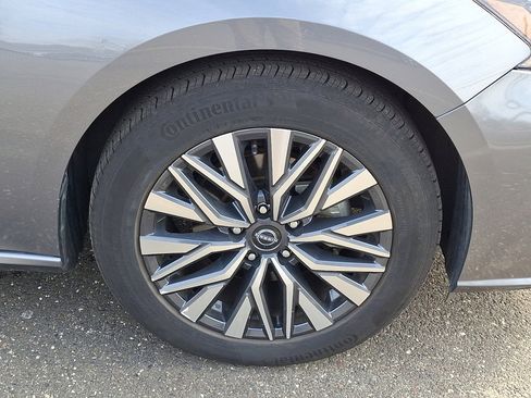 Used 2024 Nissan Altima 2.5 SV image 9