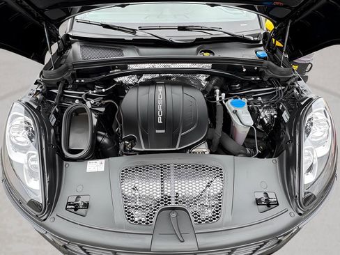 Used 2018 Porsche Macan Sport Edition image 36