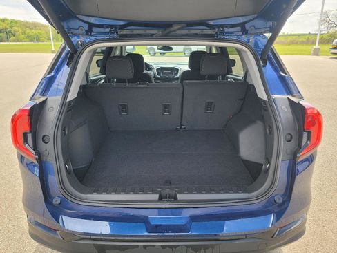 Used 2023 GMC Terrain SLE w/ Driver Convenience Package AWD/4WD image 8