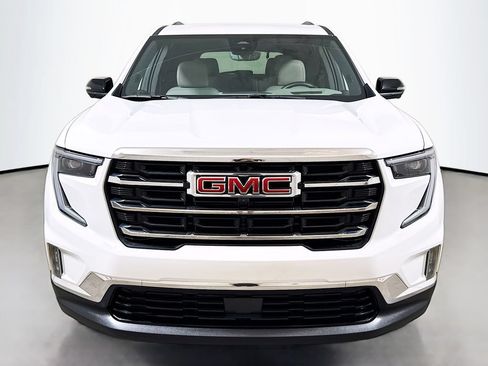 Certified 2026 GMC Acadia Elevation w/ Elevation Premium Package FWD image 2