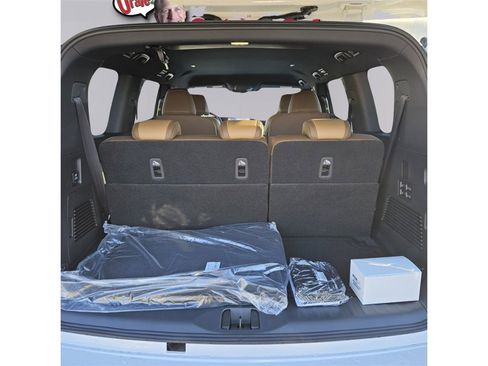 New 2026 Nissan Armada SL w/ Captain's Chari Seat Package image 19