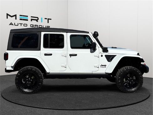 Used 2021 Jeep Wrangler Unlimited Sahara w/ Altitude AWD/4WD image 10