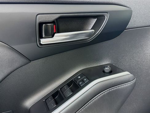 Used 2021 Toyota Highlander XLE image 17